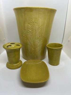 Vintage Mid Century Bathroom Set Bath Accessories 4 Pc ceramic green Trash Can